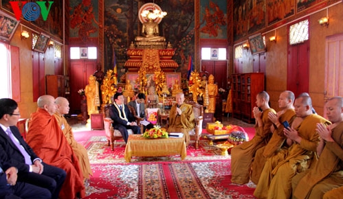 カンボジアでのサン国家主席の活動